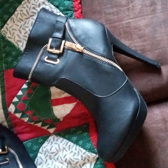 Boot - Picture 4 of 5